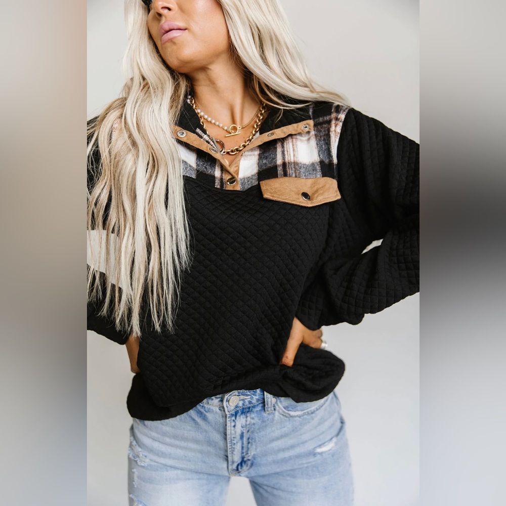 NWOT Mindy Mae’s Market- Quilted Plaid Henley Pullover. Size small